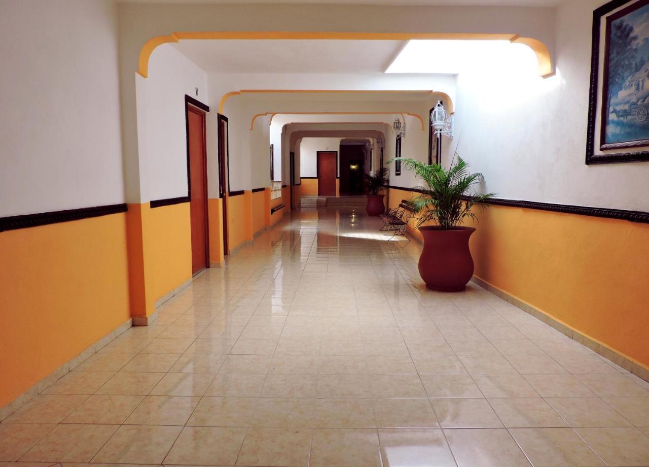 Hotel Valladolid 巴利亚多利德 外观 照片
